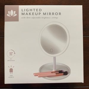 Lighted Makeup Mirror with 3 adjustable brightness settings